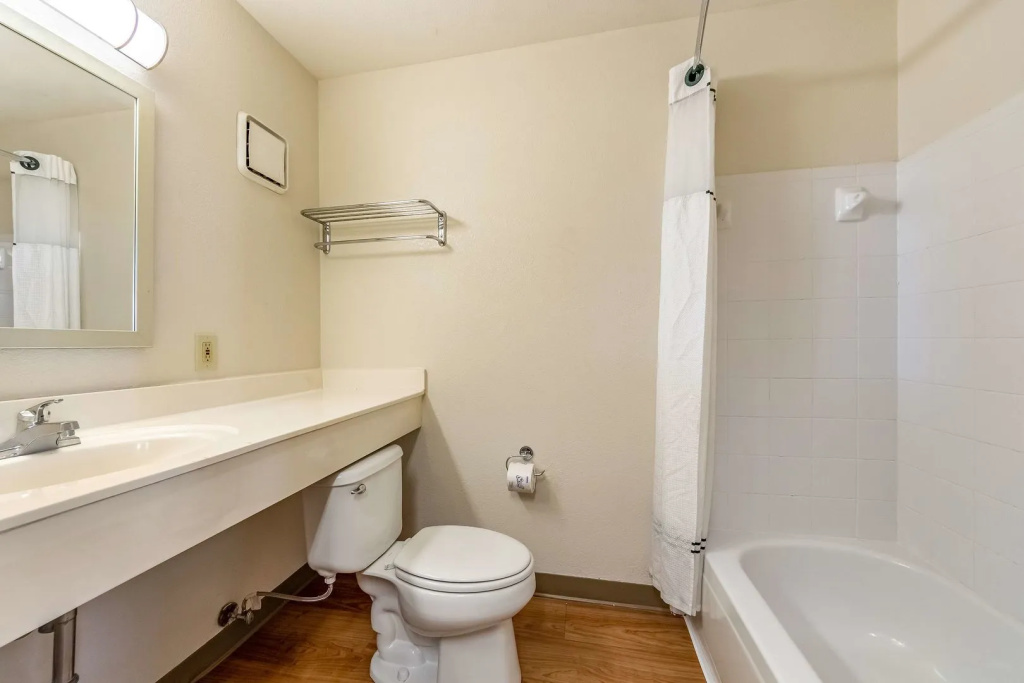 HomeTowne Studios by Red Roof Dallas - North Addison - Tollway