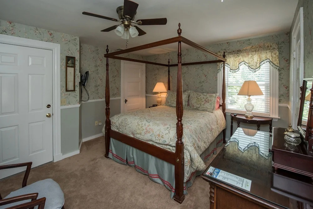 Annes White Columns Inn