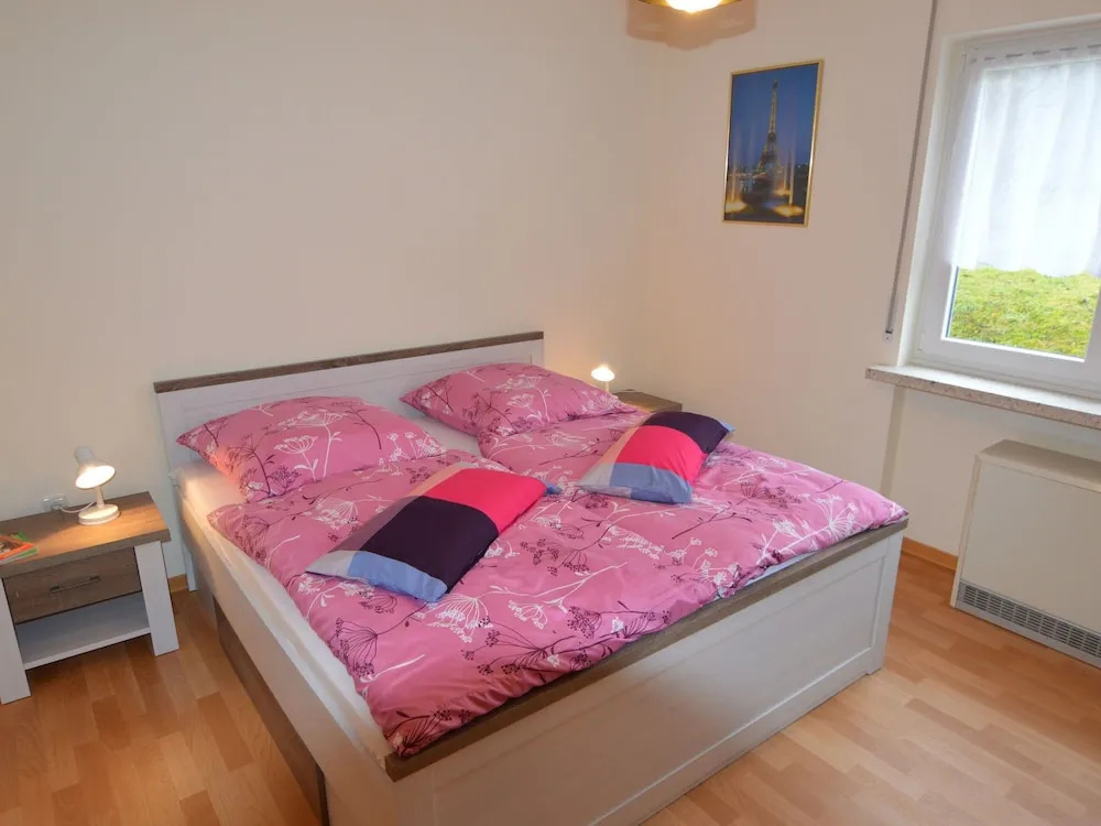 Spacious Holiday Home in Schillingen with Garden