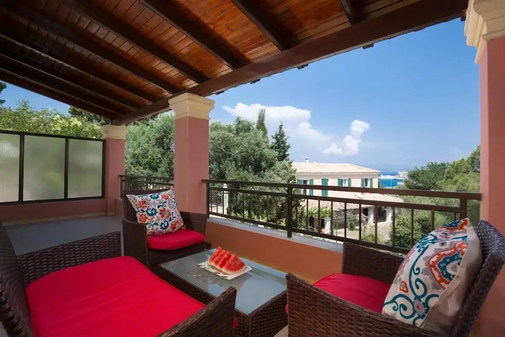 The Four Seasons House City Villa with Pool