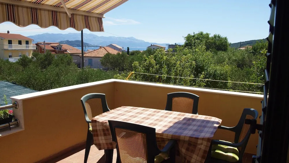 Apartment With one Bedroom in Slatine, With Wonderful sea View, Enclos