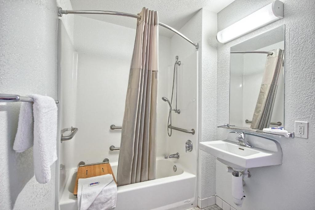 Motel 6 Fresno - Blackstone South
