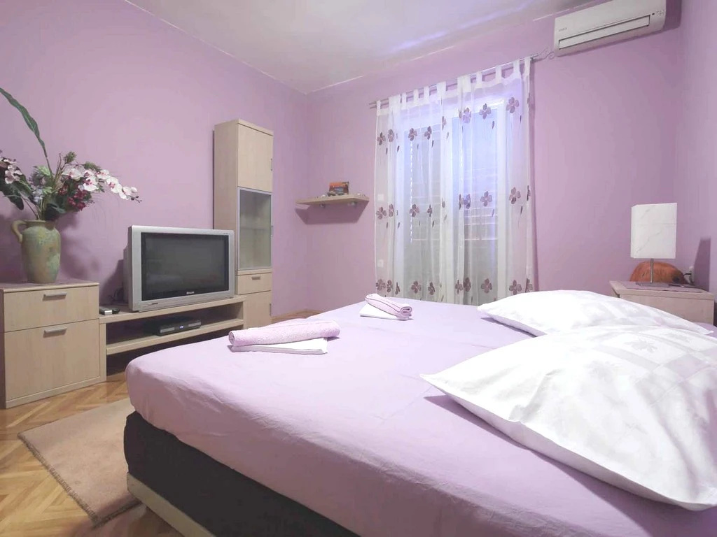 Apartments and Room Goran