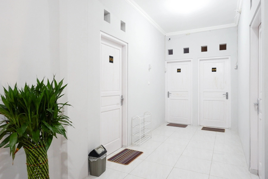 RedDoorz near Jalan Adi Sucipto Solo