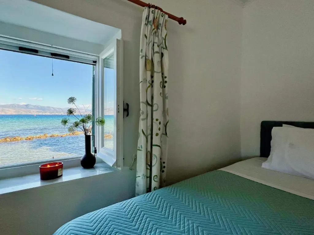 Apraos Beachfront Studio by DadoVillas