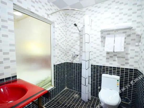 Xuzhou Jinbairun Hotel (Yunlong Lake Scenic Area Gongnong Road Subway Station)