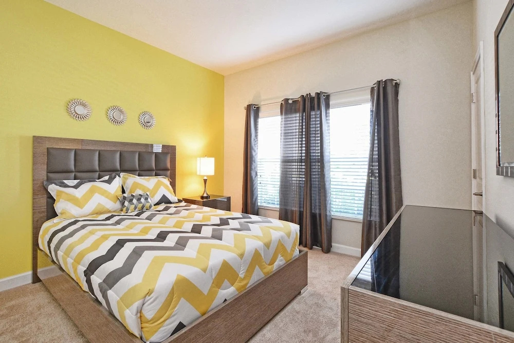 Storey Lake 4 Bedroom Townhome w Splashpool - 1618ST