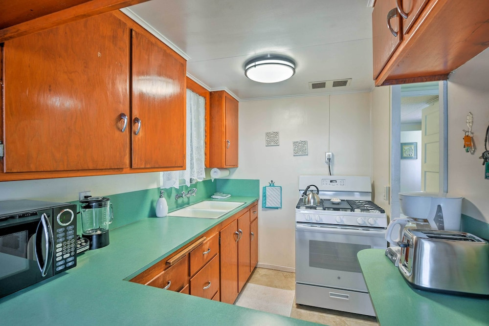 Catalina Island Cottage - Walk to Main St & Beach!
