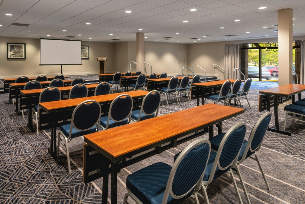 Sheraton Norfolk Waterside Hotel