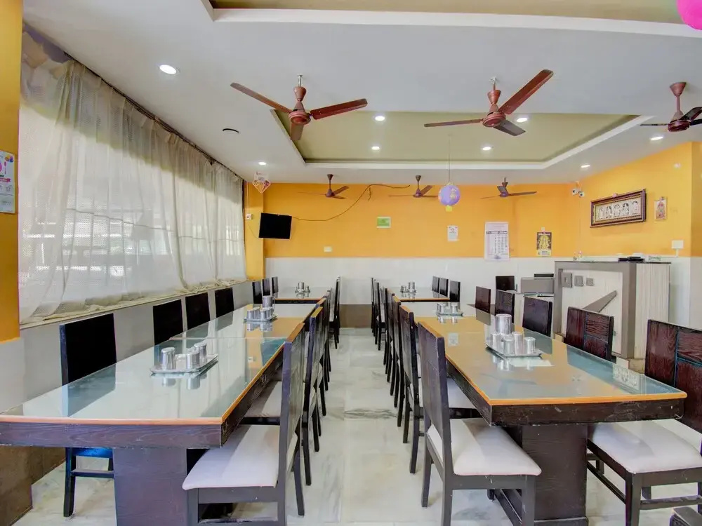 OYO 30435 Mahalashmi Park Hotel