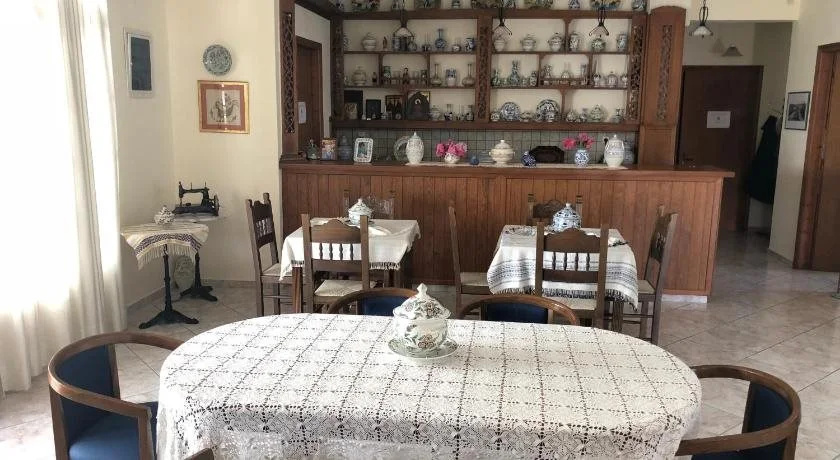 Deidamia Hotel