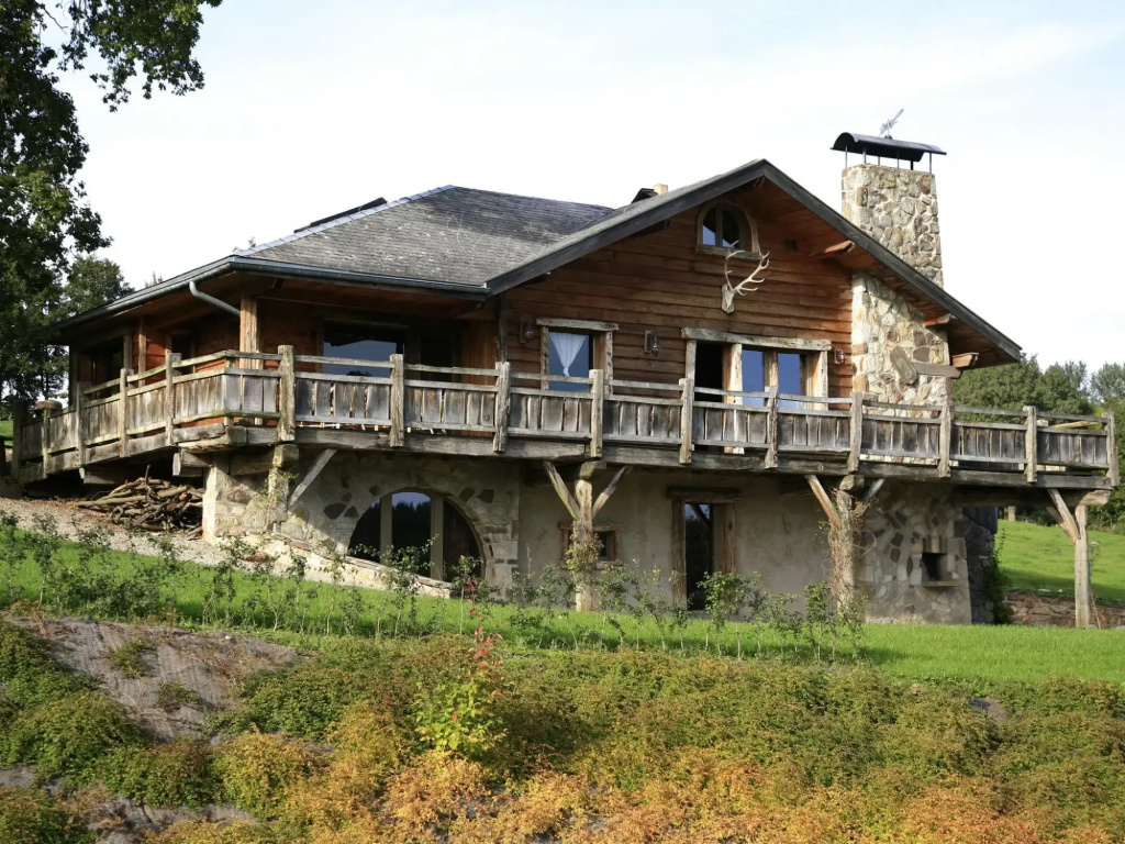 Luxurious Chalet with Hot Tub & Sauna in Thirimont