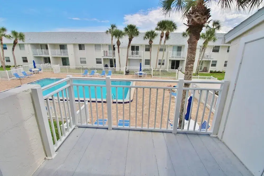 Colony Beach Club 207