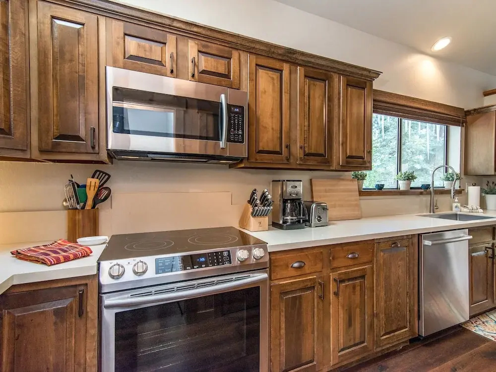 1000 Lakeshore Townhouse Unit 20 3 Bedrooms 2.5 Bathrooms Townhouse