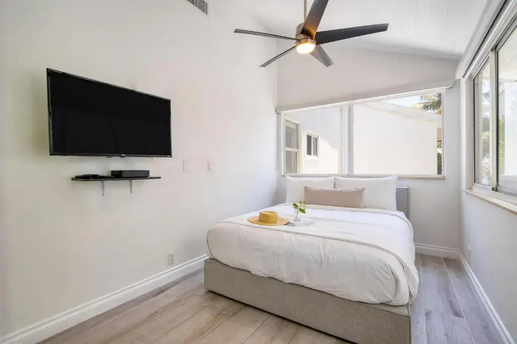 Sea Breeze by Avantstay Across From Fort Lauderdale Beach Pool Out Door Dining Fire pit