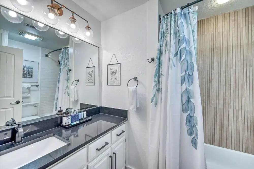 New! Luxurious Riverfront Condo Just 1 Blk to Schlitterbahn!