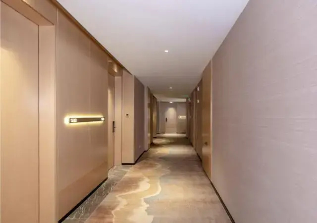Echeng Hotel Nanning Railway Station Huqiu Building