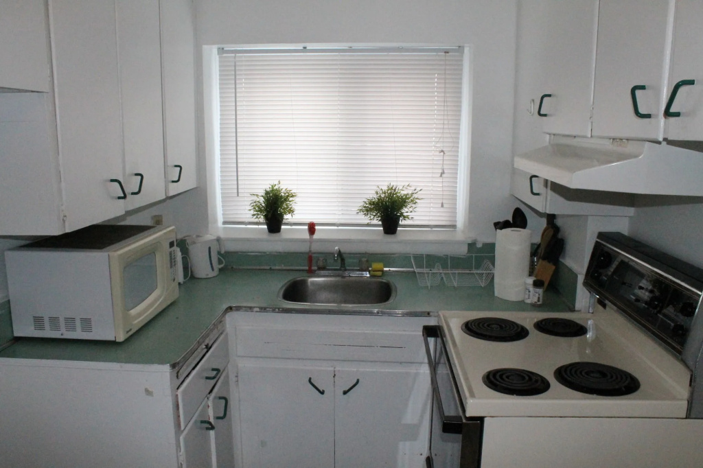 Adib Apartments - 625 Borthwick Ave
