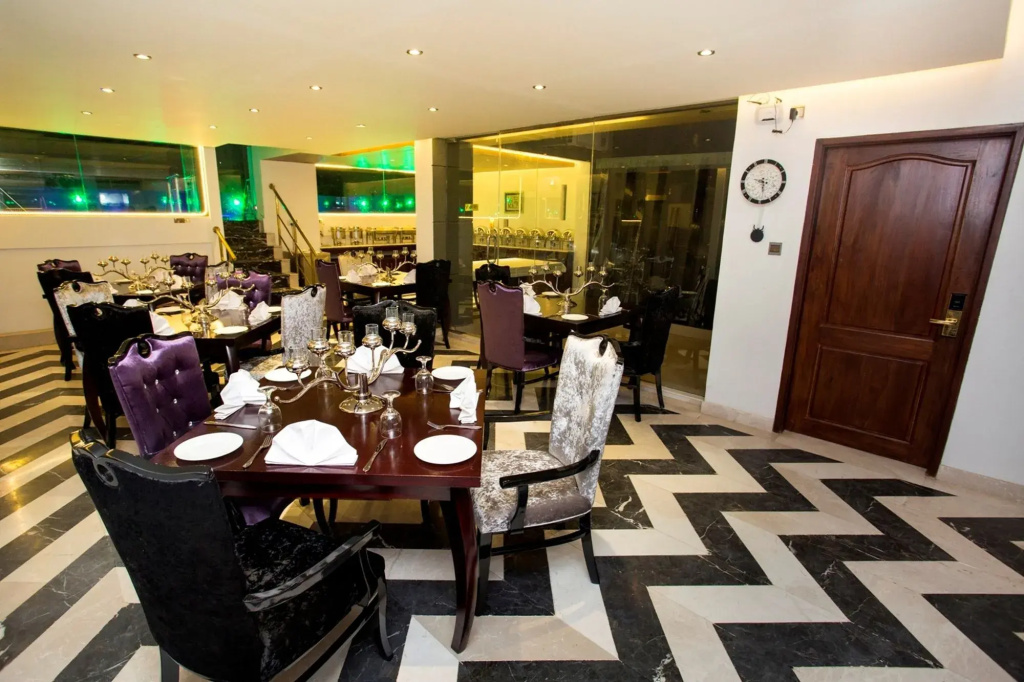 Monsoon Inn