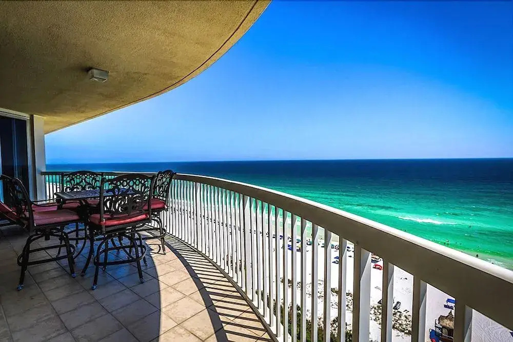 LATITUDE ADJUSTMENT 3 Bedroom Holiday Home by Five Star Properties