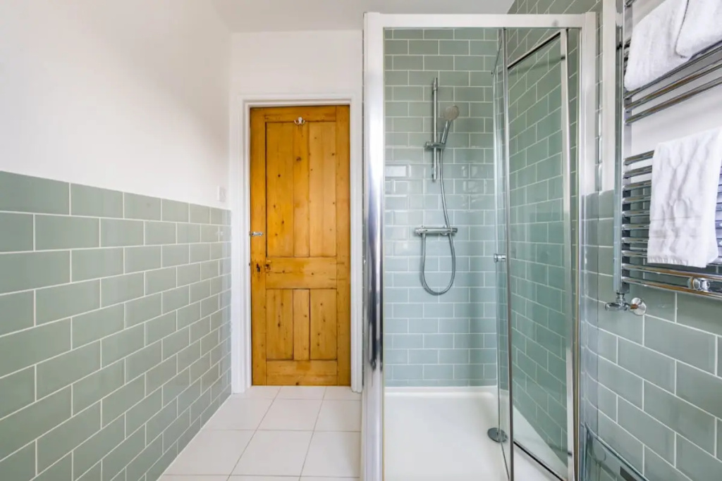 The White City Wonder-Modern 4BDR with Garden and Rooftop Terrace