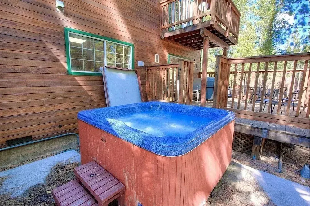 Bear Country 4 Bedroom Home by RedAwning