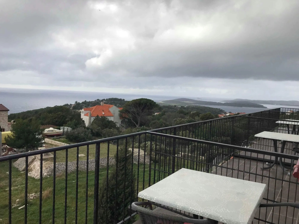 Dela
