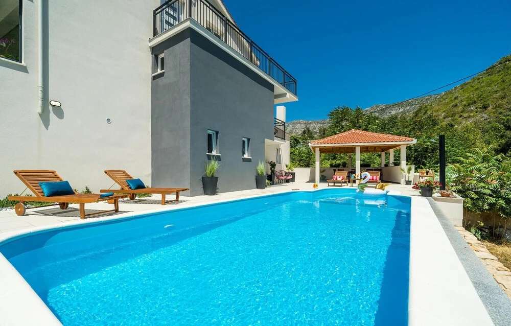 Beautiful Home In Trstenik With Kitchen