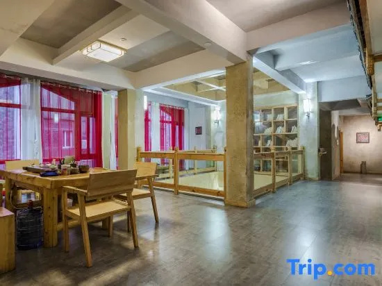 Huer Caowu Riverview Guesthouse