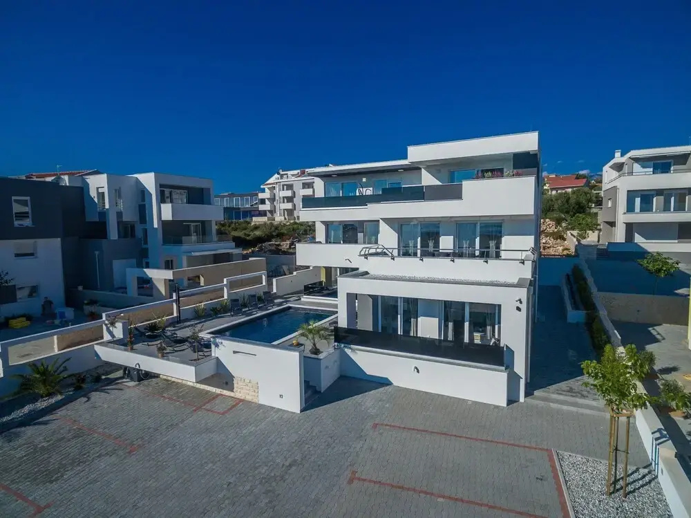 Villa Magnifica apartments with pool