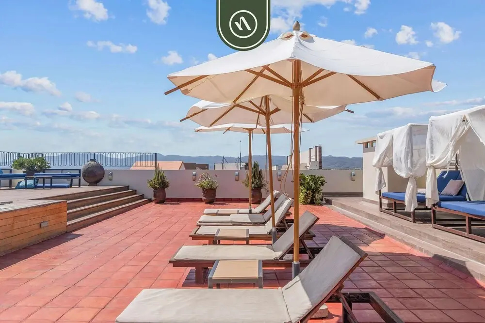 3BR Condo in the Krystal Grand Hotel - Beach