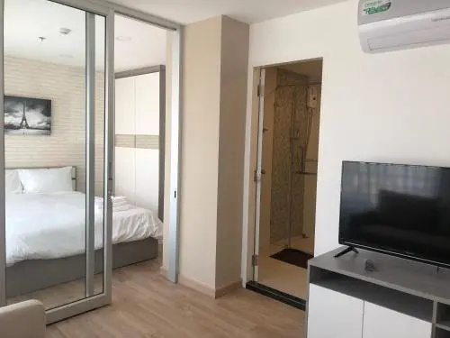 The Lux Ladprao 10