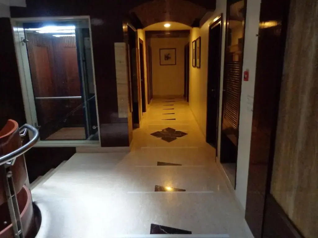 Hotel Aura Near New Delhi Railway Station