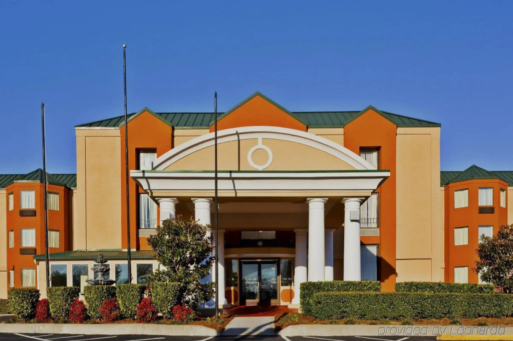 Holiday Inn Express Hotel & Suites Spence Lane by IHG