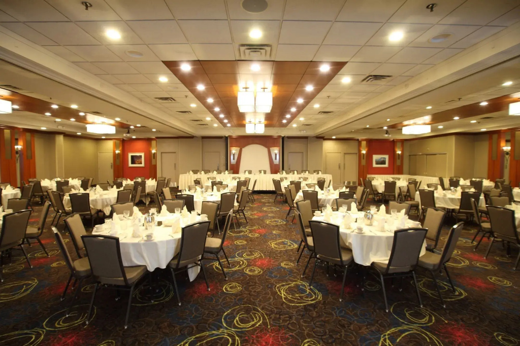 Holiday Inn & Suites Duluth-Downtown by IHG
