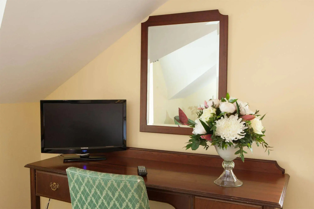 The Lamplighter Dining ~ Rooms