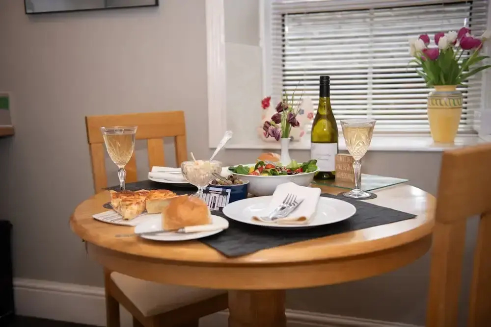 Milton House Studio Apartment Suites
