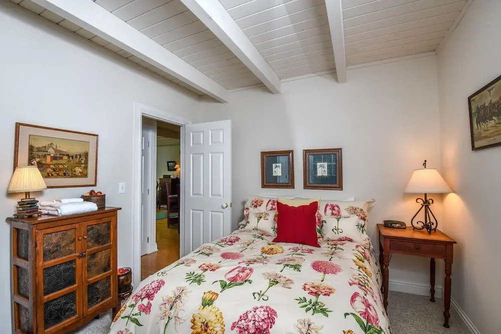 Quiet Retreat 4 Bedroom House