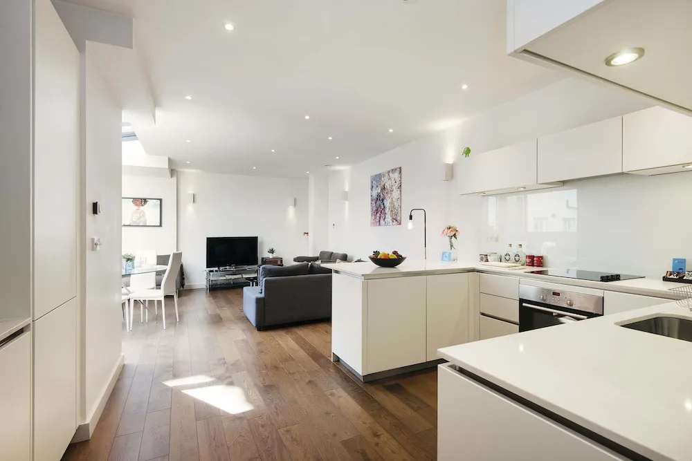 Bright Baker Street Apartment - AZS