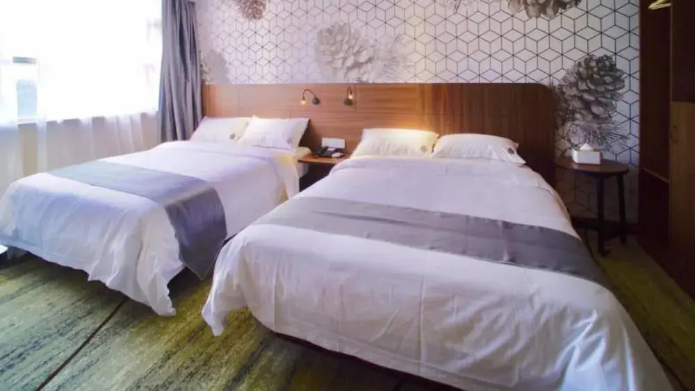 Guangzhou Pinecone & Huayi Select Hotel