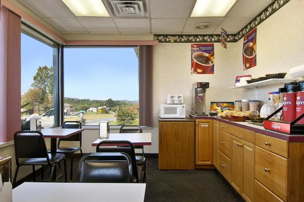 Travelodge by Wyndham Ridgeway Martinsville Area