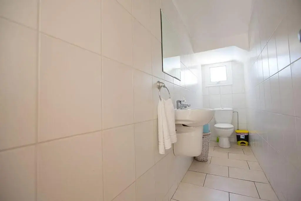 Villa Thekla - Modern 3 Bedroom Ayia Thekla Villa with Pool - Close to the Beach