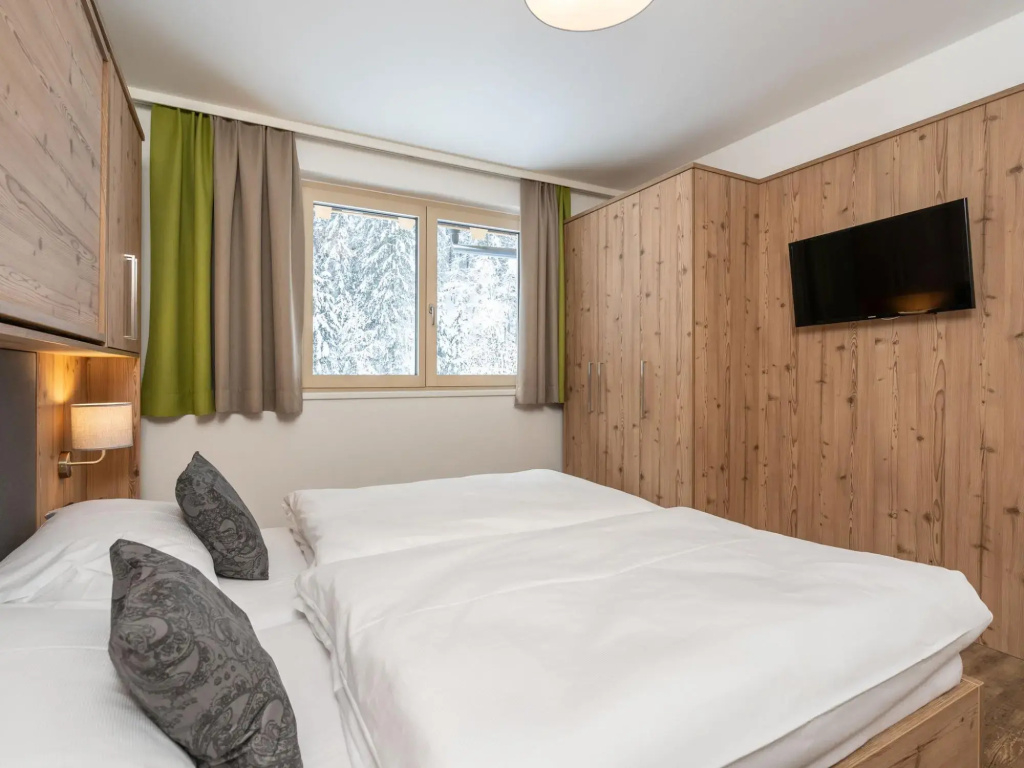 Chalet in Saalbach near Ski Lift and Sauna