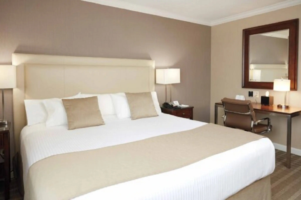 Ethan Allen Hotel