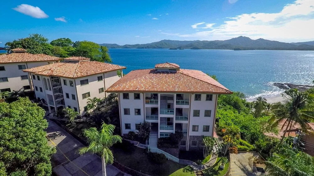 Amazing Ocean Views From This Nicely Equipped Condo