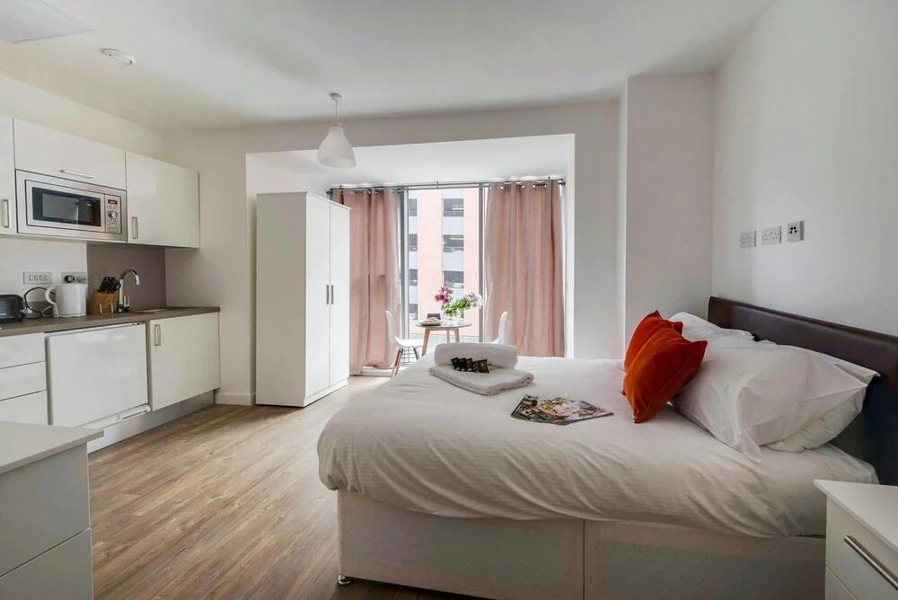 Central Liverpool Studio For 2 Guests!