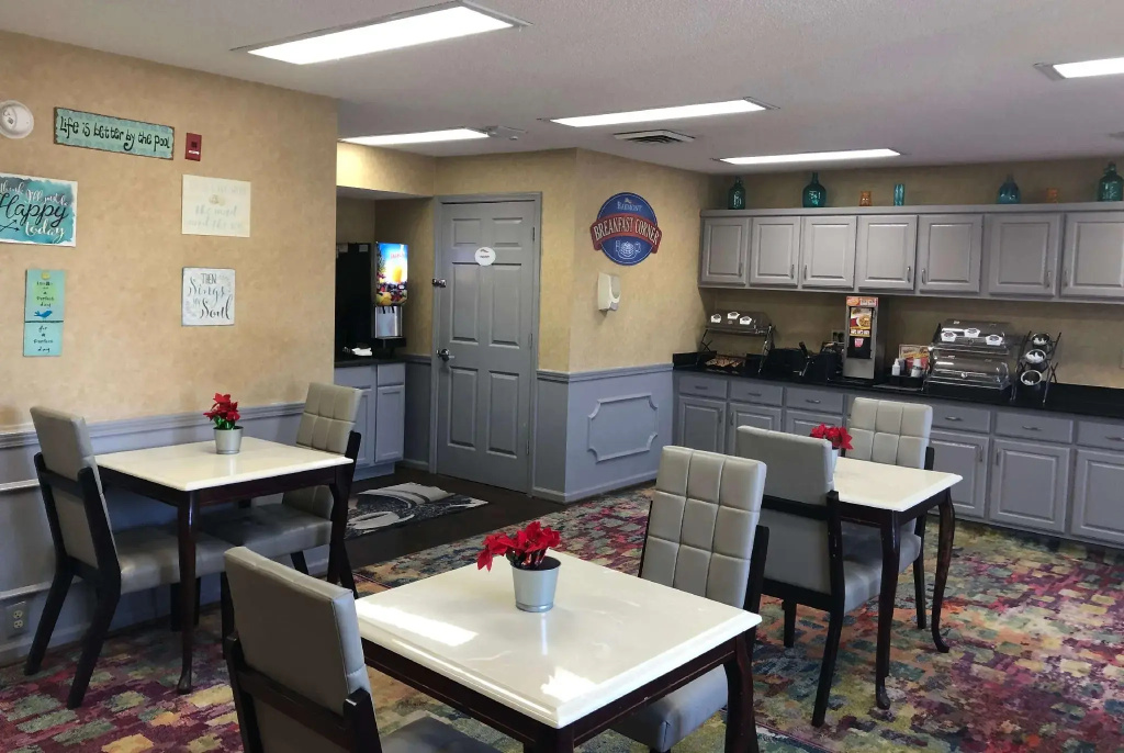 Brentwood Inn & Suites Hotel