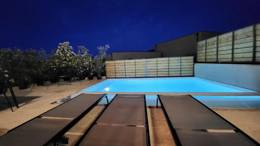 Villa Moderne de Standing avec Piscine Privée à 400m de la Plage - 4 Chambres