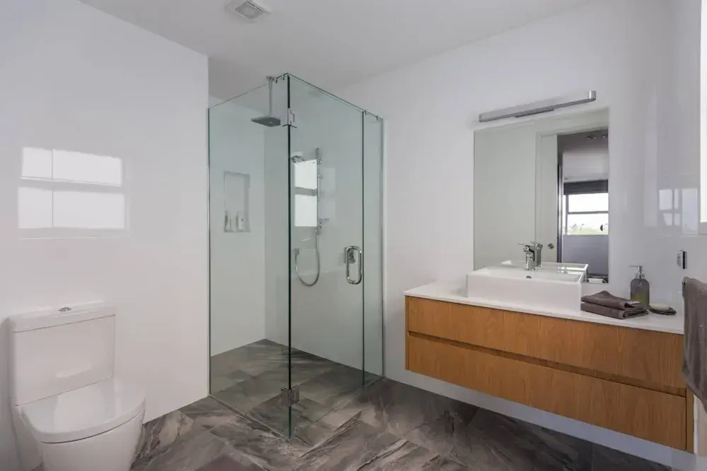 Spacious High-Spec Luxury Home with Garage