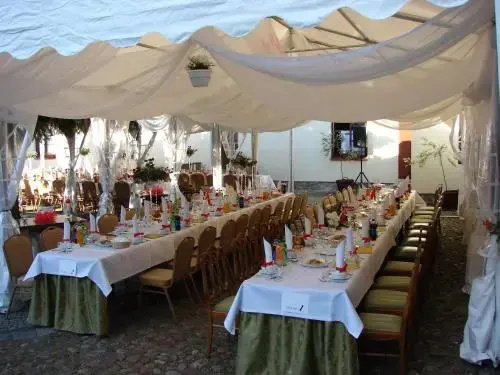 Alumnat - Restauracja i Noclegi